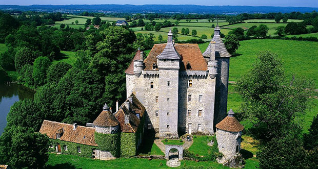 Château de Villemonteix : Histoire, visite et patrimoine d’un joyau médiéval de la Creuse Château de Villemonteix : Histoire, visite et patrimoine d’un joyau médiéval de la Creuse
