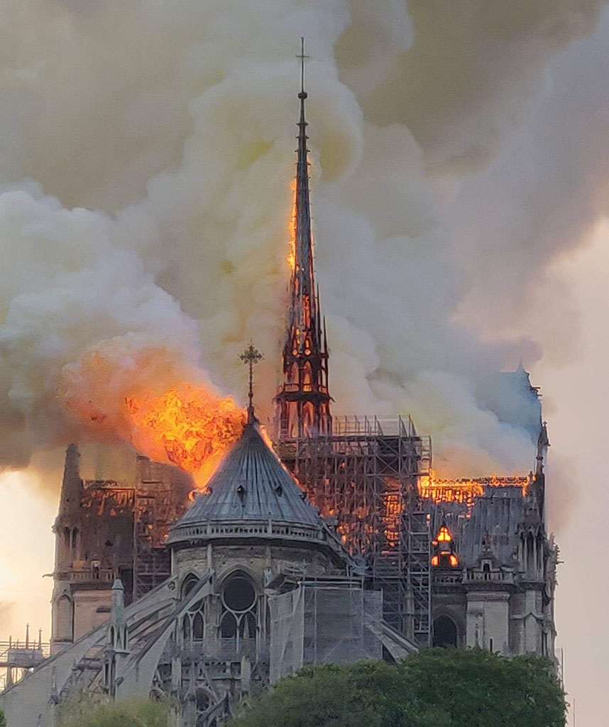 cathédrale en feu