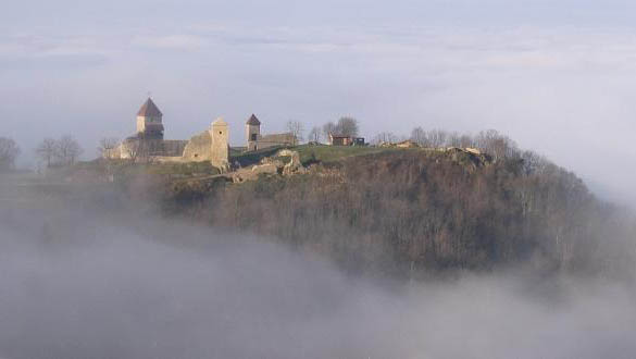 Château de Chevreaux dans la brume
